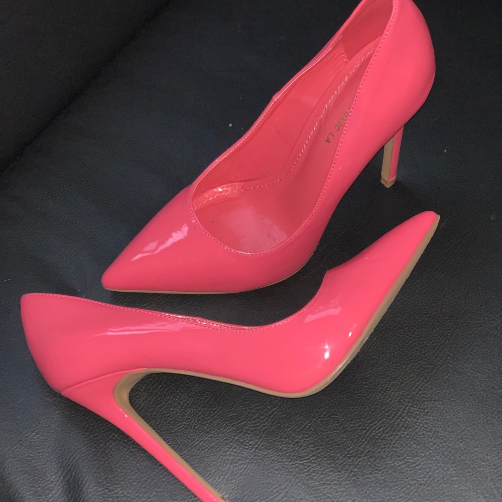 Got pink pointy heels